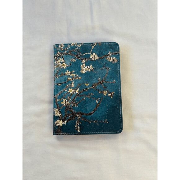 Kindle Paperwhite Case in Blossom, Blue, New - Picture 1 of 4